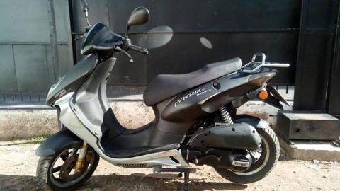 Vendo Moto Empire Matrix Elegance 2012