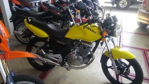 Vendo Moto Suzuki 2016