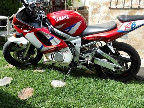 se vende yamaha r6