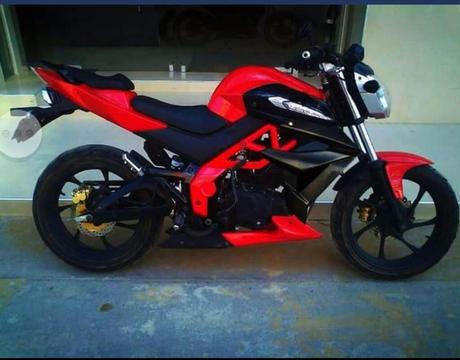 Vendo Moto Um Xtreet Motor 230 con 26 Km