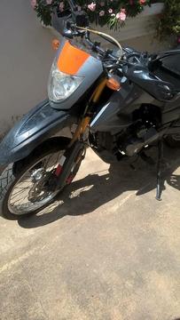 Vendo moto tx 2013 en perfectas condiciones. por motivo de viaje!