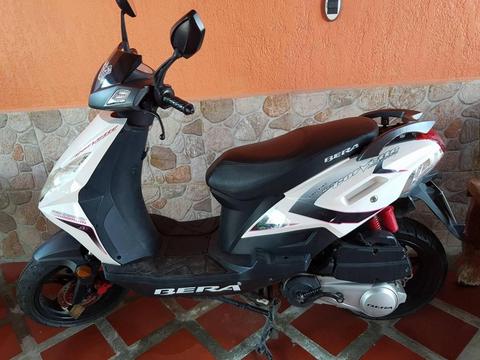 vendo mi moto bera año 2014