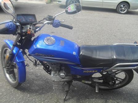 SE VENDE MOTO HORSE AZUL