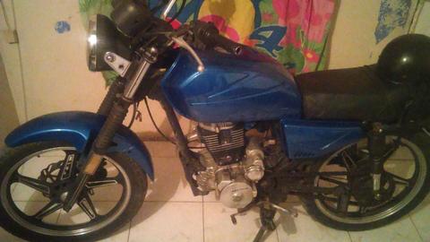 Por motivo de viaje vndo BERA SOCIALISTA