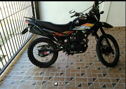 Moto Um Dsr 200