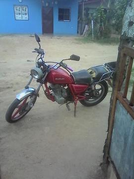 Moto Bera León