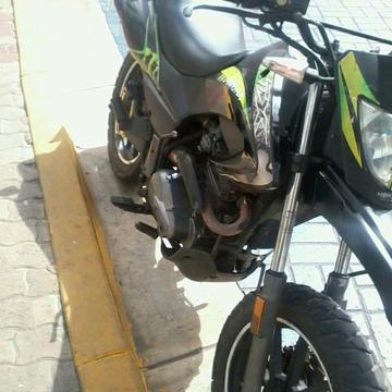 Se vende moto TX 200 año 2011