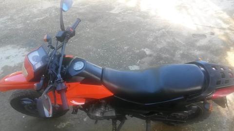 Por motivo de viaje vendo tx 200 como nueva