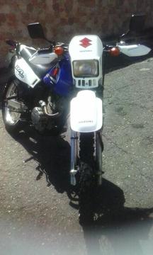 se vende suzuki dr 200