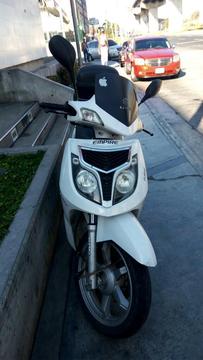 Vendo Moto Empaire 2012, con 10 Mil Km