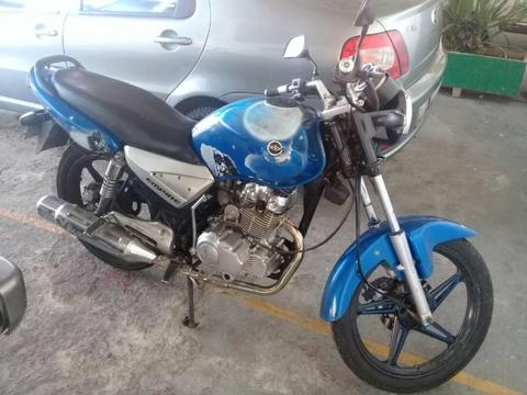 Detalles minimos moto totalmente operativa, cauchos en perfecto estado, casi nuevos. Sin bateria. Inf 04248067819