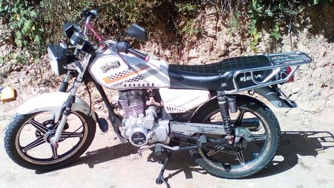 SE VENDE MOTO BERA