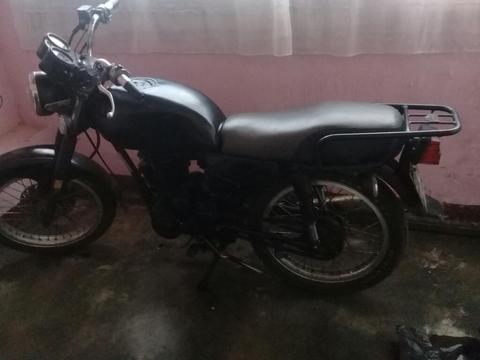 Vendo Regalada Um Max 2013 para Ya