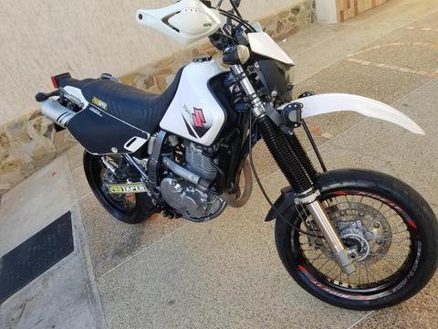 Moto Dr650