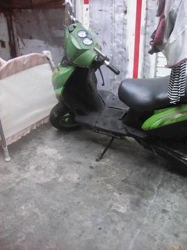 vende por motivo de viaje moto scuter 150