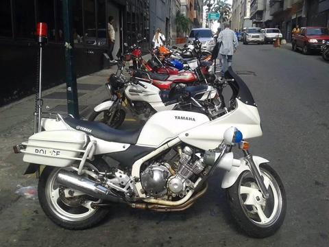 SE VENDE MOTO YAMAHA DE REMATE ESCUCHO OFERTAS