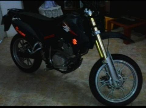Moto Suzuki Hj 200