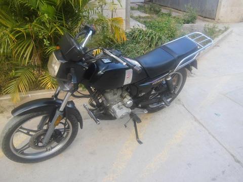 Se vende moto empire horse 1