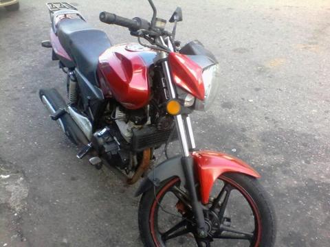 se vende moto 2014