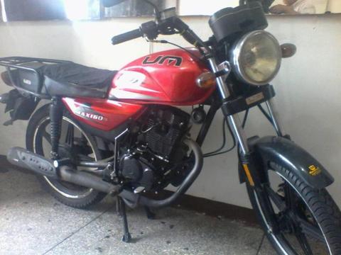 Vendo moto Um