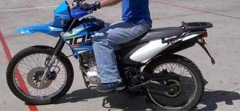 Buena moto. La vendo o cambio por carro operativo