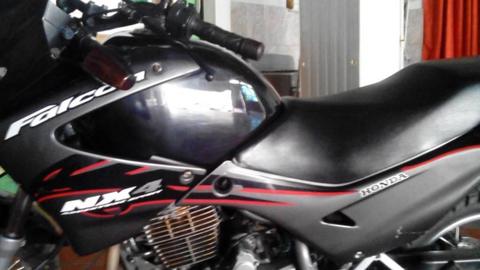 Se vende moto honda