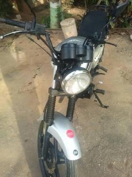 vendo mi bella moto por motivo de viaje