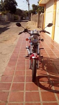 SE VENDE MOTO