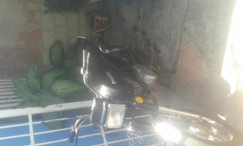 Vendo mi moto bella por motivo de viaje