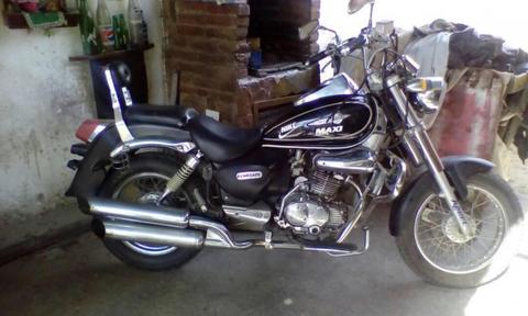 SE VENDE MOTO UM 200