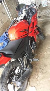 vendo R1 bera 1000km reales 2013cauchos nuevos bateria mala pero corre bien 04123572213 acepto cambio