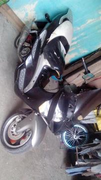 Moto Scooter Bera