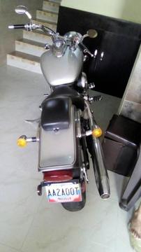 SE VENDE MOTO YAMAHA DRAG STAR AÑO 2002 IMPECABLE