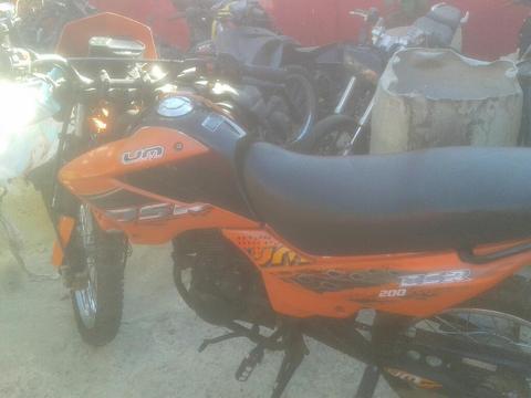 Moto Um Dsr 200 2014