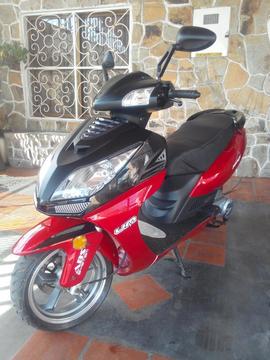 Se vende moto automatica