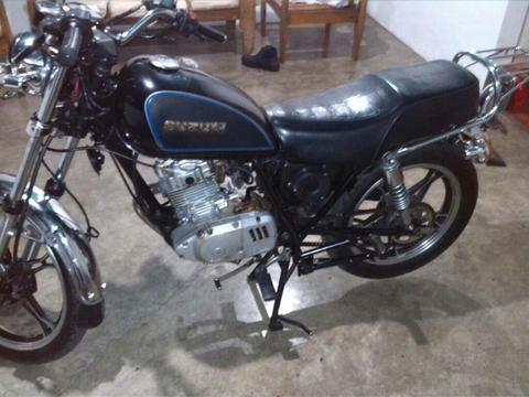 Moto Suzuki