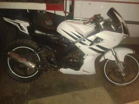 Vendo Moto R1 Año 2013