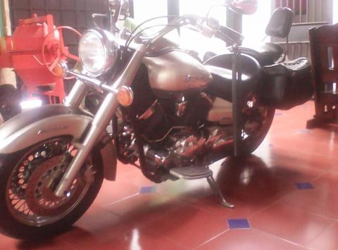 Moto Yamaha DragStar 1100