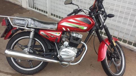 se vende moto bera roja 150 !! impecable año 2013 !! 04147027653
