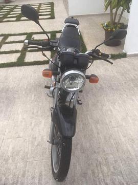 Suzuki 2013 EN 125 con 1650Km