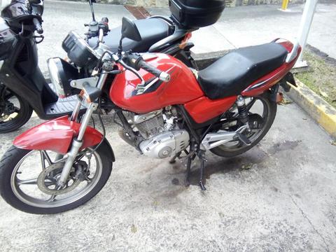 Suzuki EN 125 2012