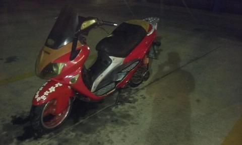 Vendo o Cambio Mi moto scote 150cc