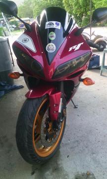 Se Vend Yamaha R1