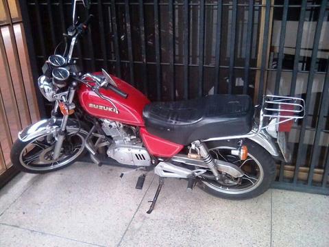 se vende GN125 suzuki 2011 negociable