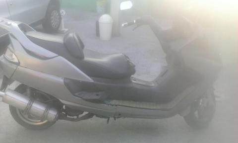 Vendo Moto Automática Decaro Año 2007