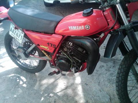 vendo yamaha 175 kalismati unico detalle caucho trasero liso