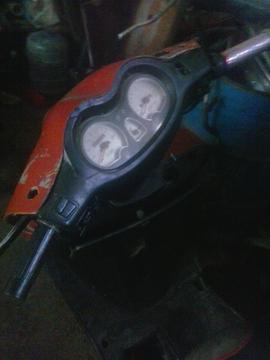 vendo moto automatica esta buena esta tado le fusiona todo