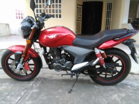 VENDO MOTO RKV 2014