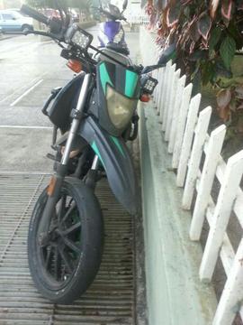 Vendo Moto Empire Tx 200