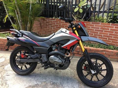 Moto TX200 EMPIRE Año 2013 Venta por Viaje